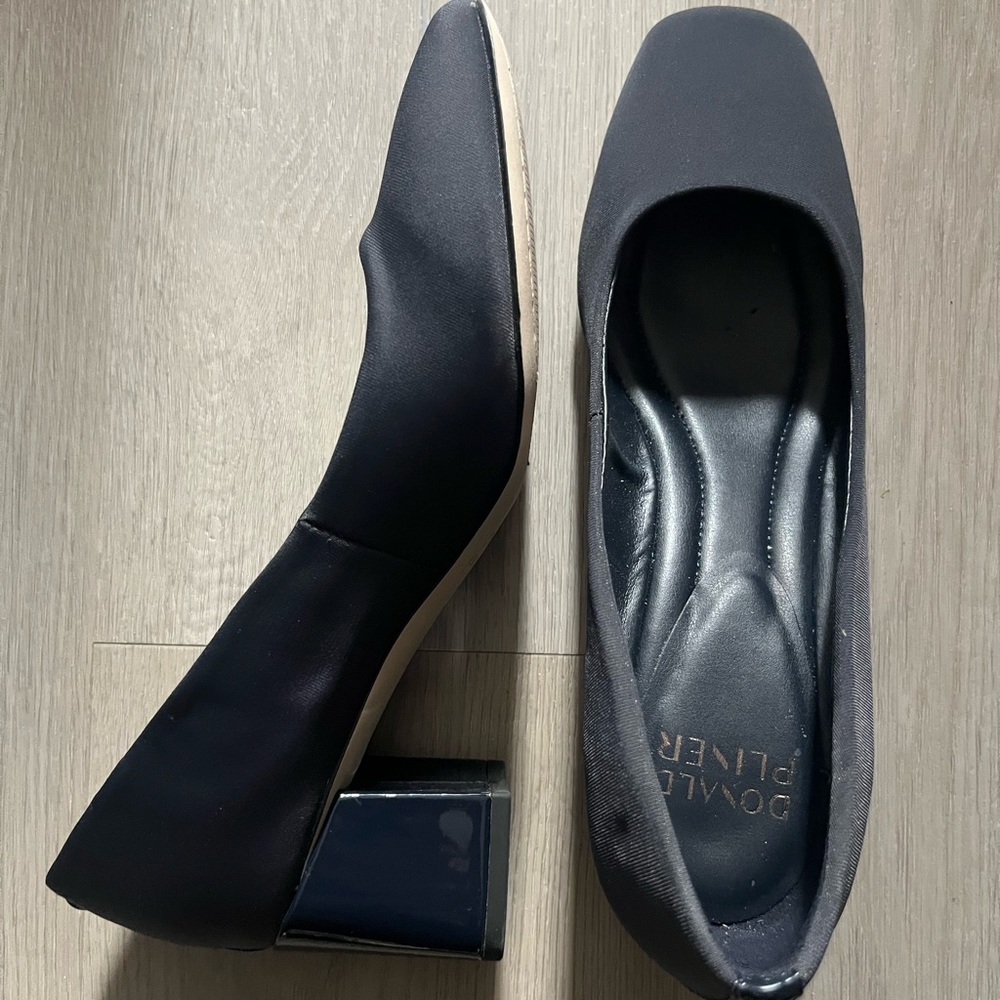 Donald Pliner Audry square pump 3” size 8M